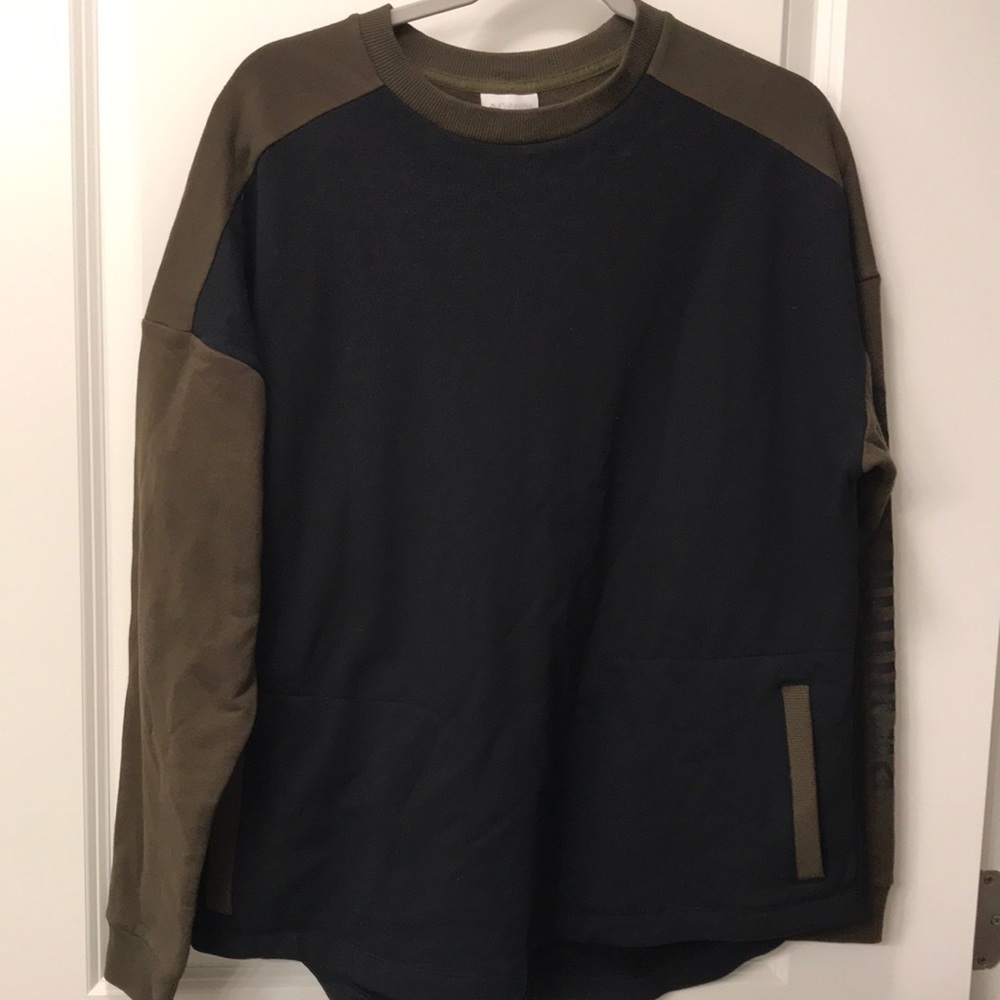 Columbia sweatshirt
